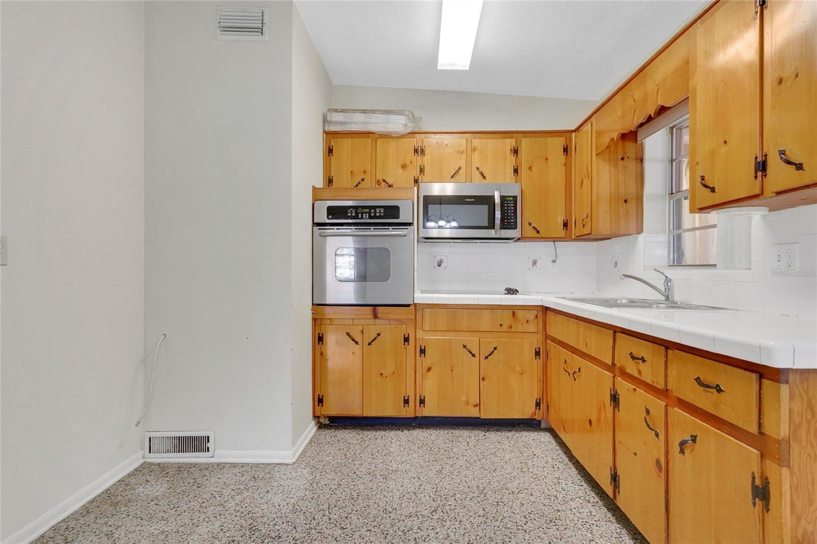 LAKE MARY MANOR - Residential