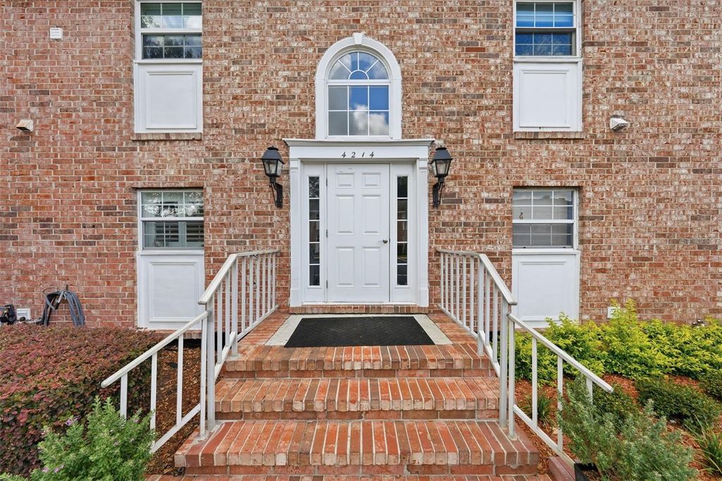 Photo of 4214 Lake Underhill Road #6A2, Orlando, FL 32803 (MLS # O6419048)