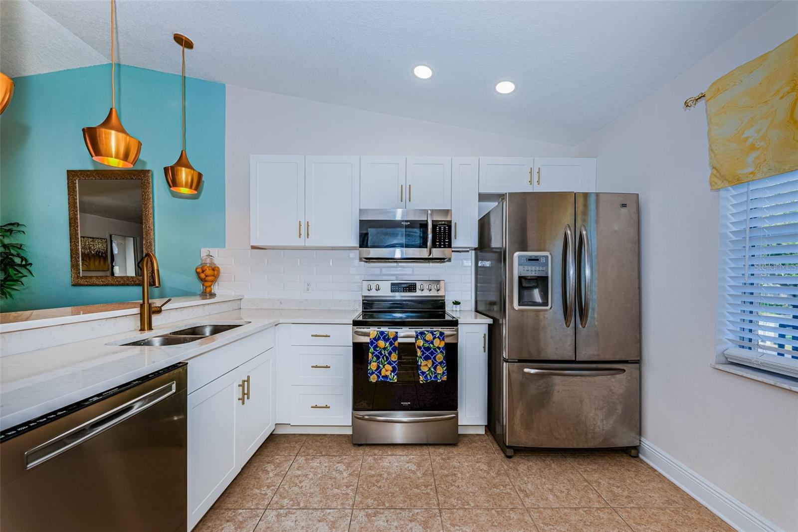 HOLIDAY LAKE VILLAS CONDO - Residential