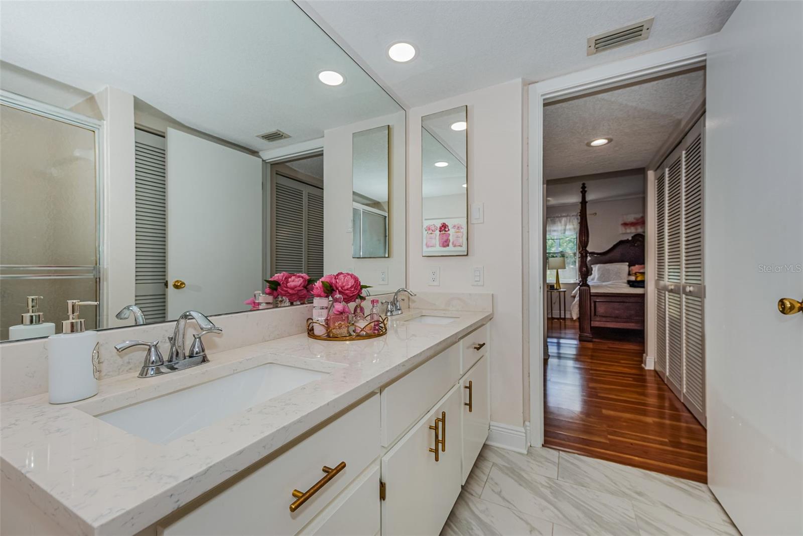 HOLIDAY LAKE VILLAS CONDO - Residential