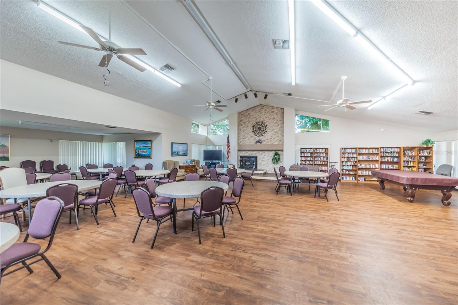 HOLIDAY LAKE VILLAS CONDO - Residential