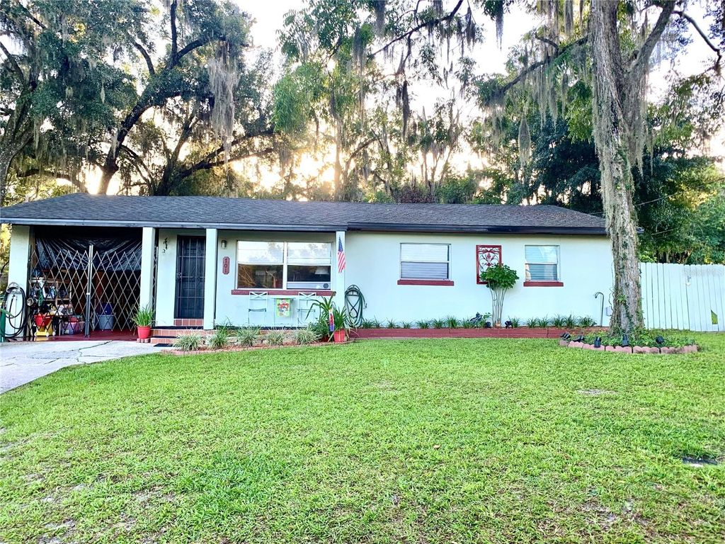 Photo of 701 S Delaware Avenue, Deland, FL 32720 (MLS # V4947907)