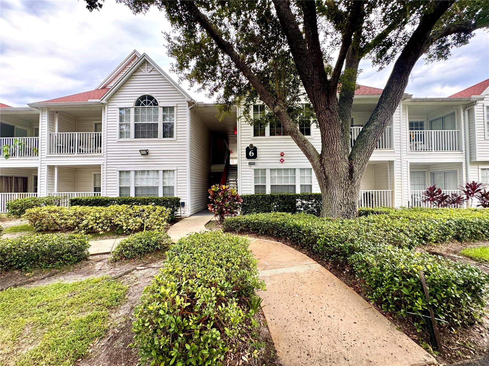 PERFECT location! This renovated 1/1 ground floor condo is located in the heart of Orlando in a GATED community. The kitchen features quartz countertops, new cabinets and stainless steel appliances. The community has a pool, jacuzzi, tennis court, fitness room, movie room, steam room, indoor racquetball court and dog park. Conveniently located near SeaWorld, Universal, Disney, and major roadways including I-4, 528, and the Florida Turnpike.