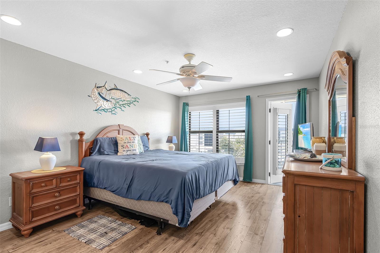 FOUR WINDS MARINA NORTH CONDO - Residential