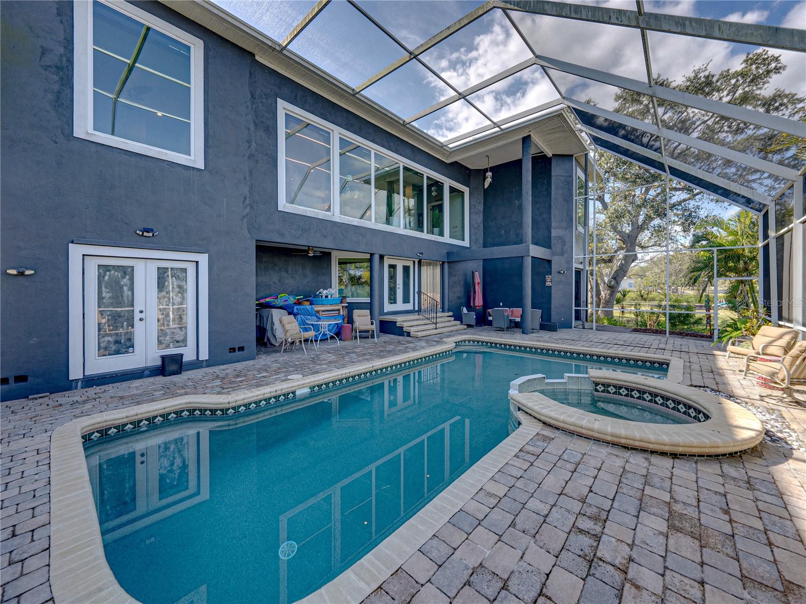 BAYFRONT MANOR - Residential