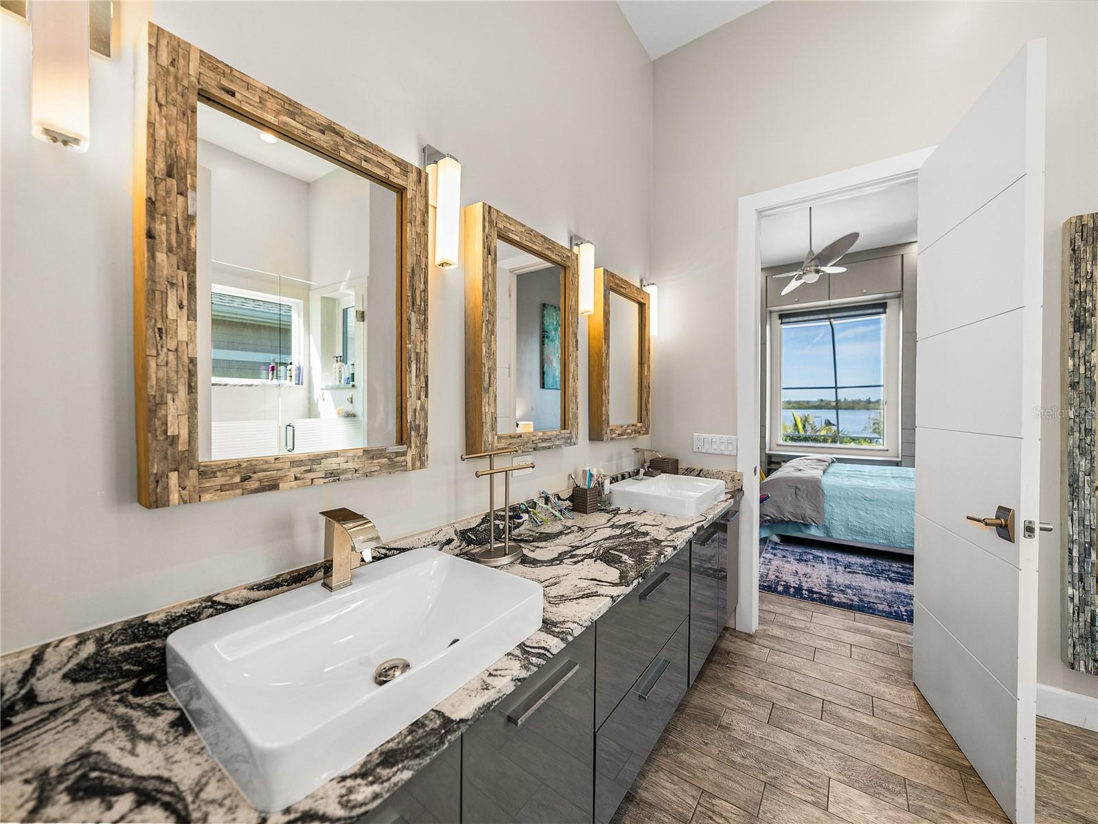 BAYFRONT MANOR - Residential