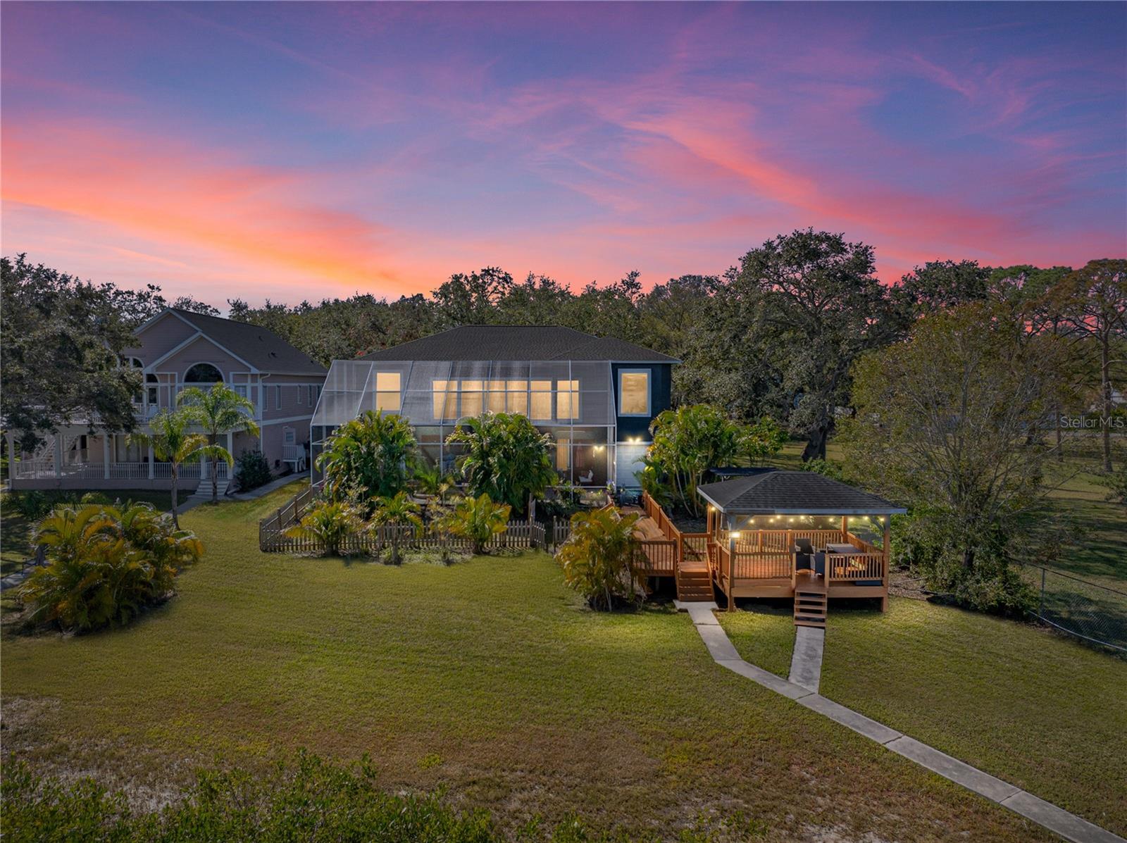 BAYFRONT MANOR - Residential