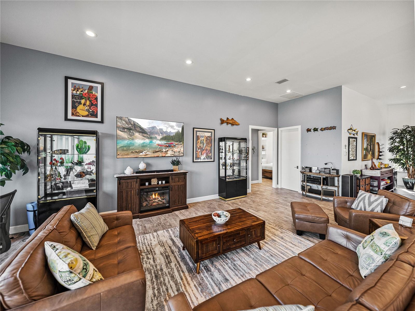 BAYFRONT MANOR - Residential