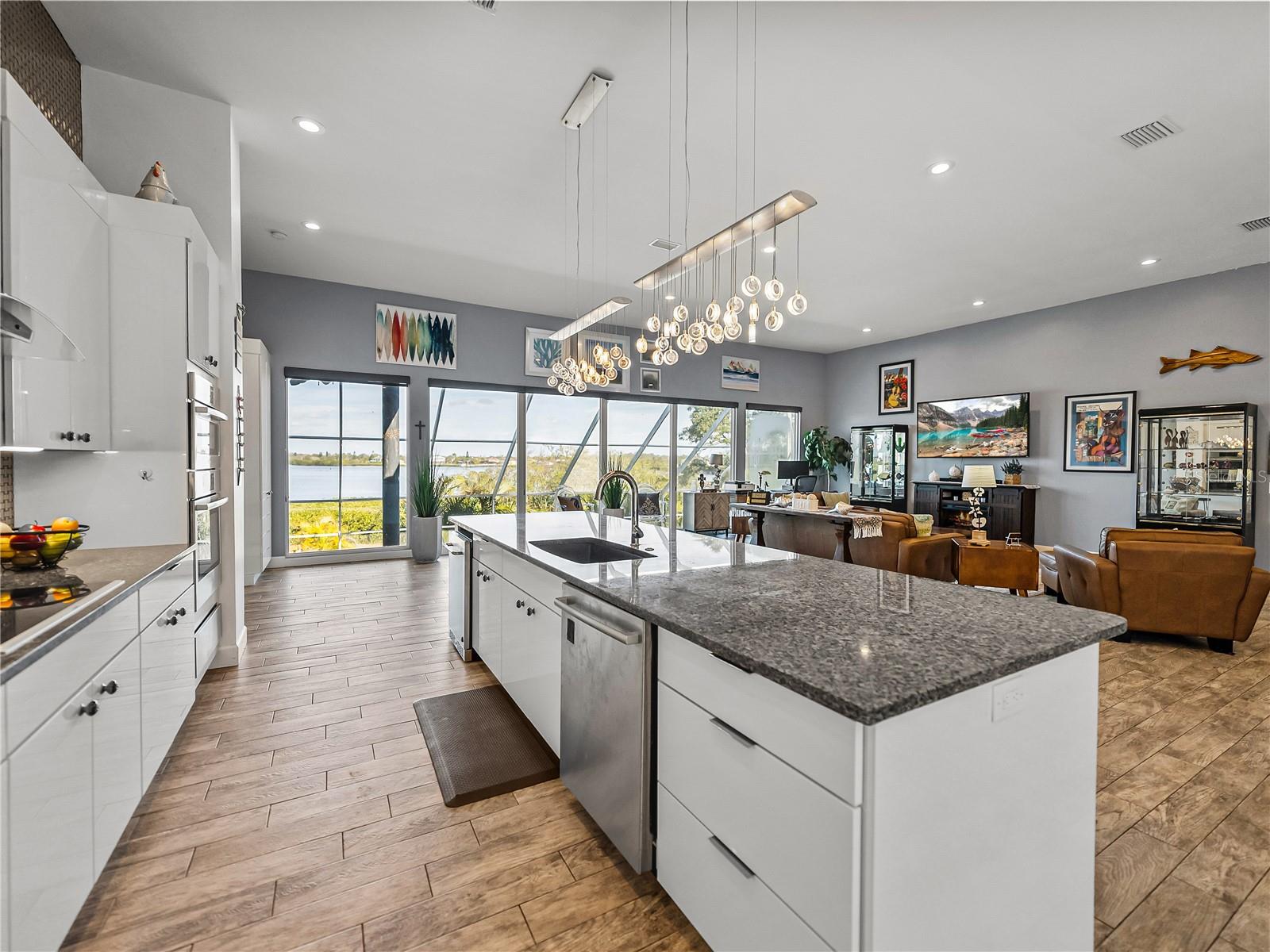BAYFRONT MANOR - Residential