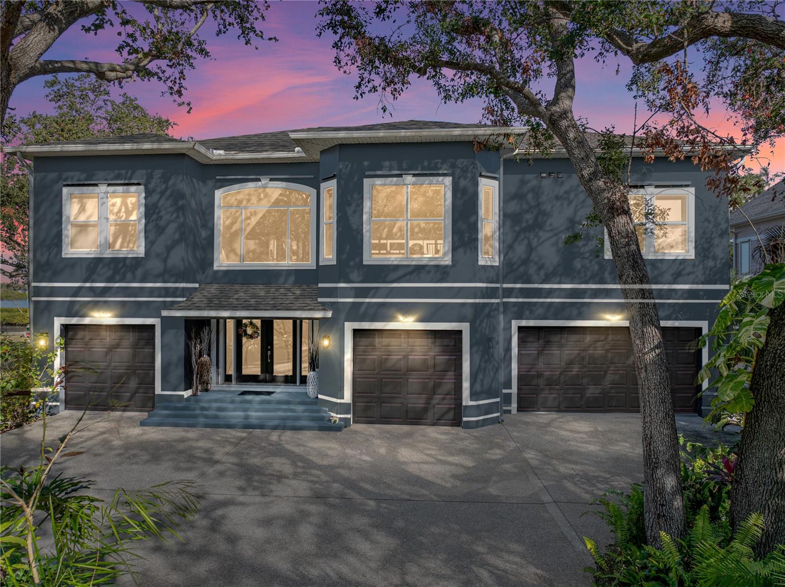 BAYFRONT MANOR - Residential