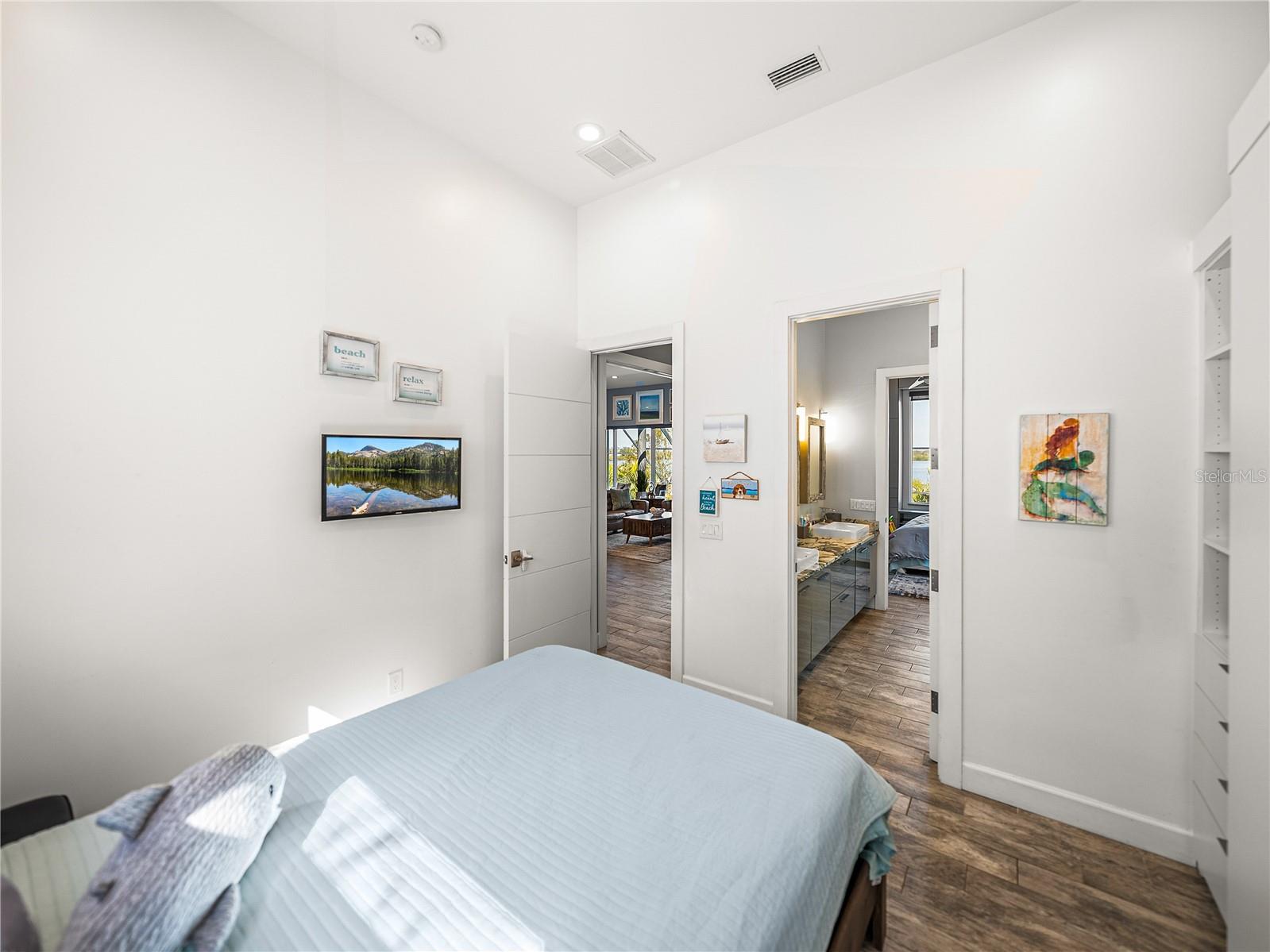 BAYFRONT MANOR - Residential