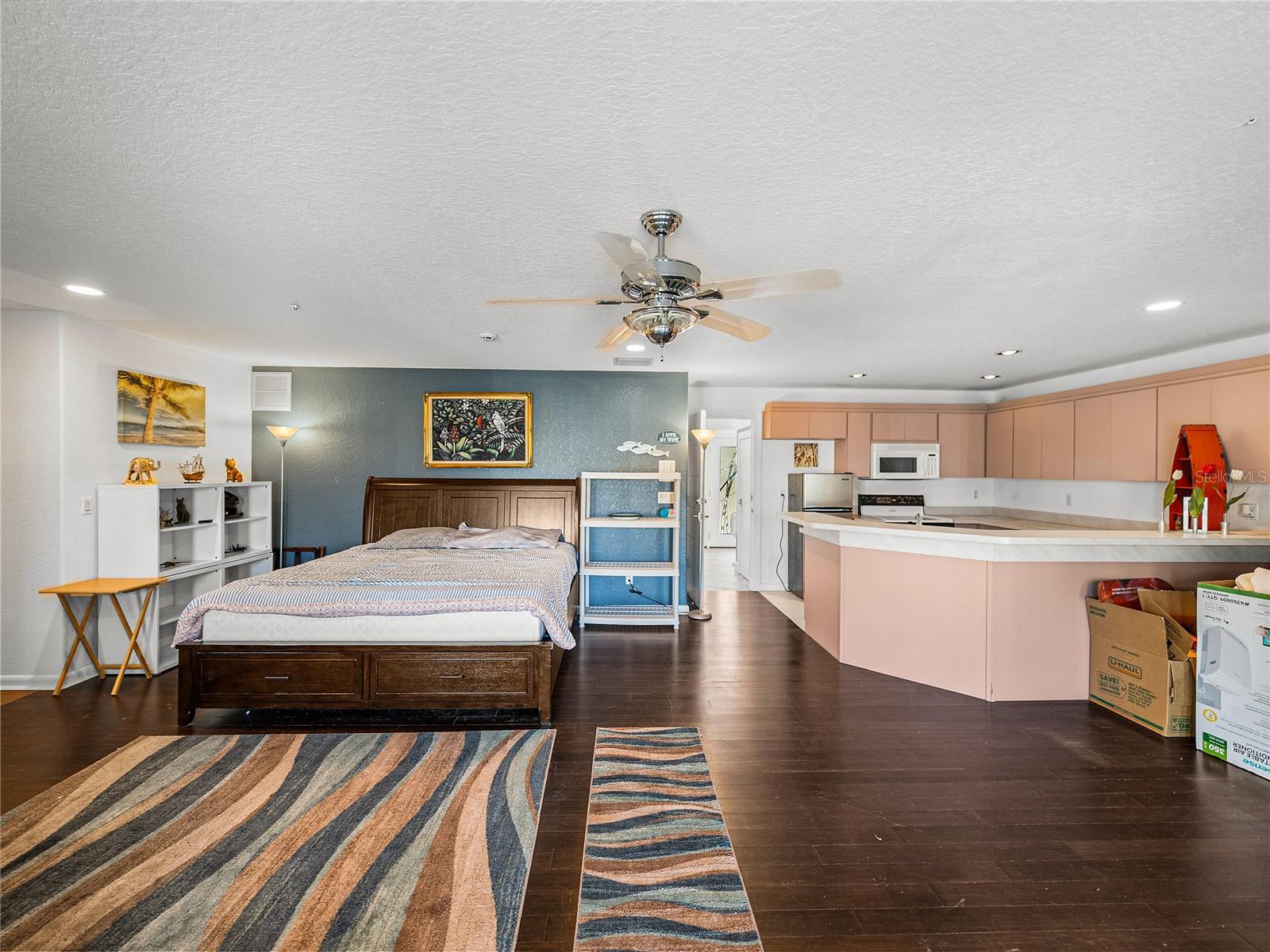 BAYFRONT MANOR - Residential