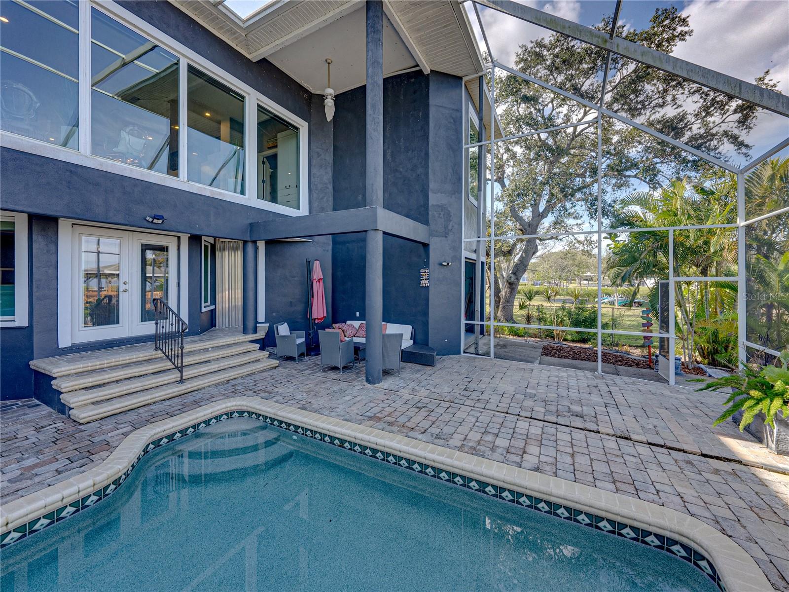 BAYFRONT MANOR - Residential
