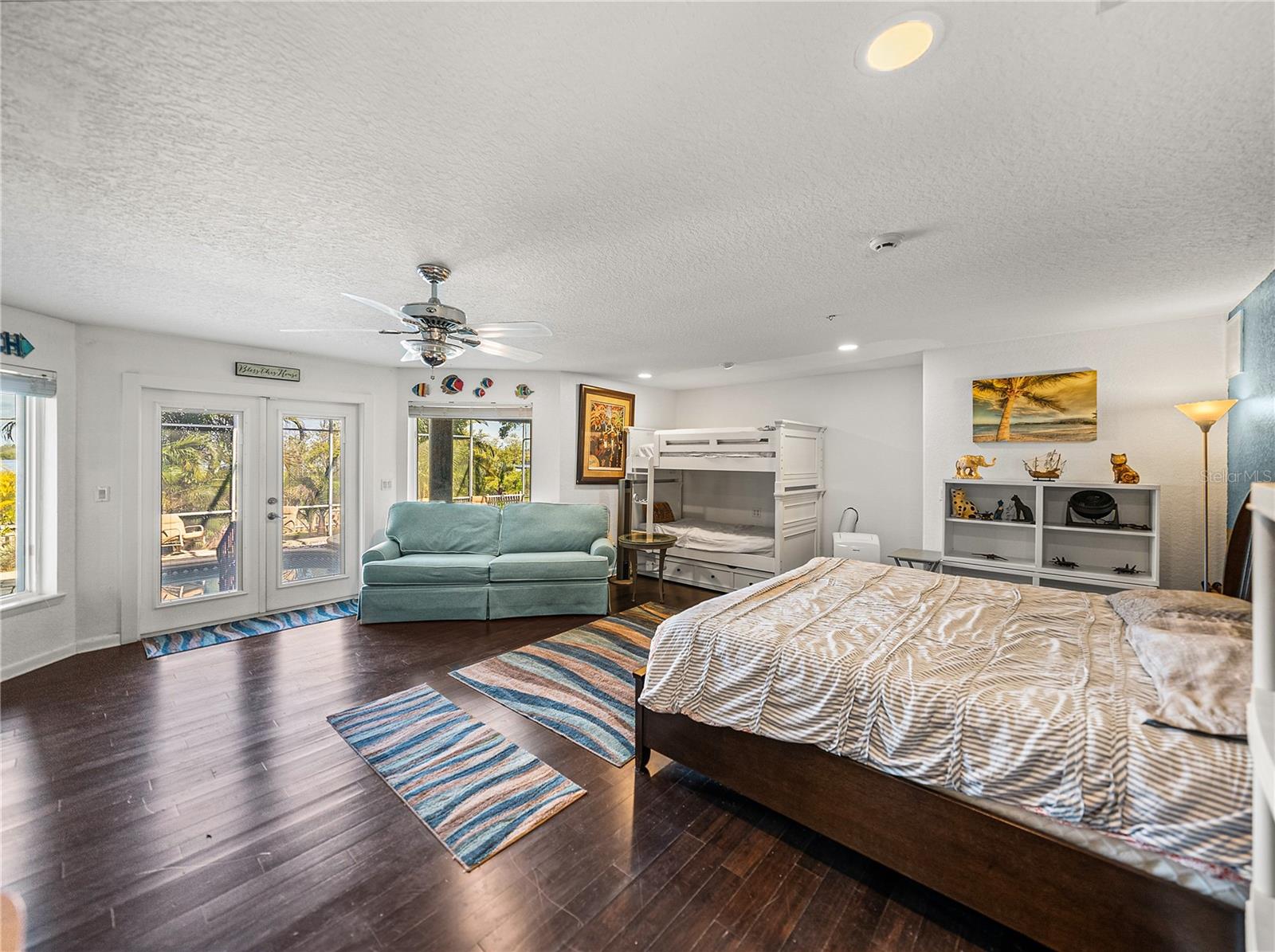 BAYFRONT MANOR - Residential