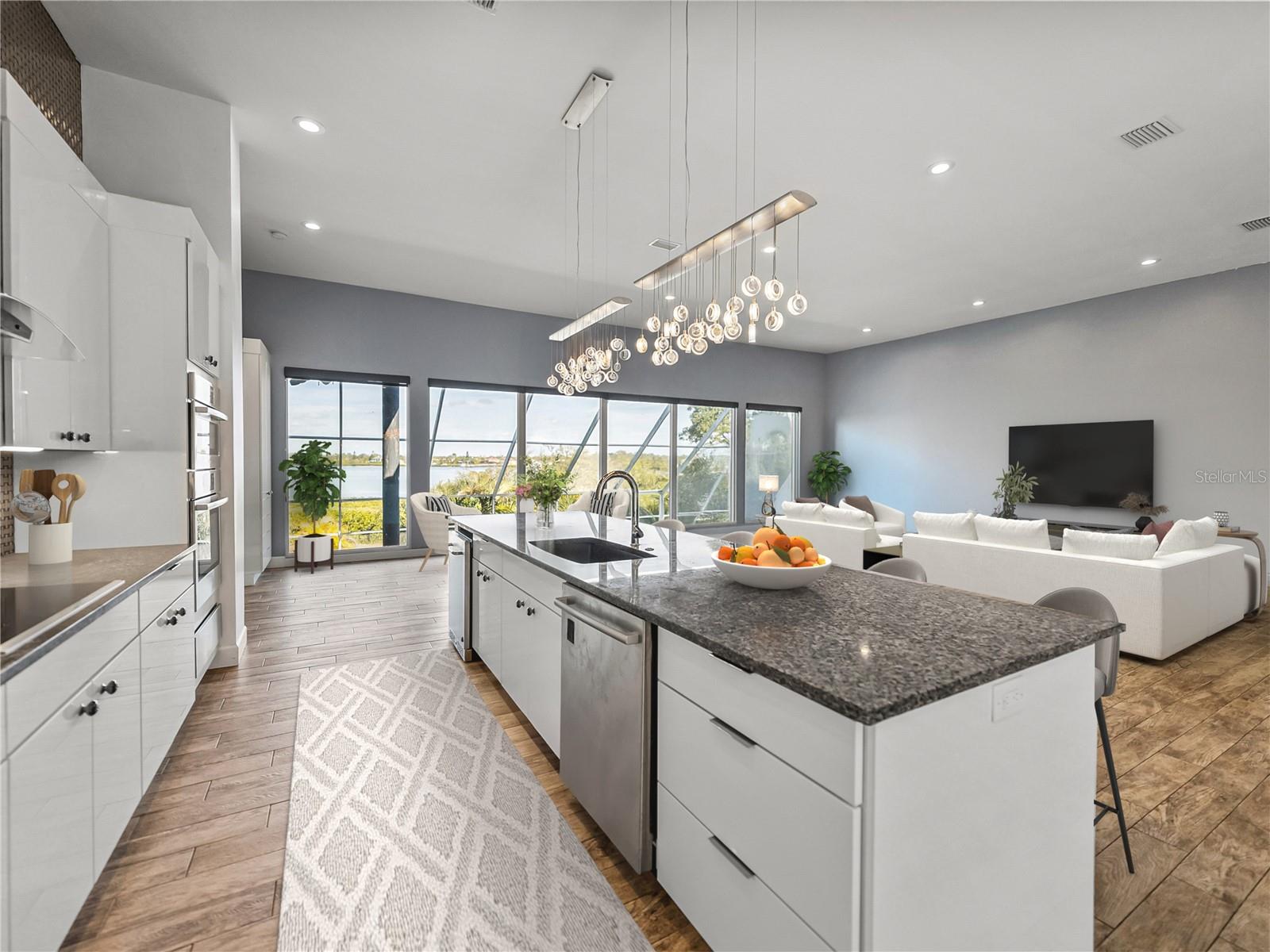 BAYFRONT MANOR - Residential