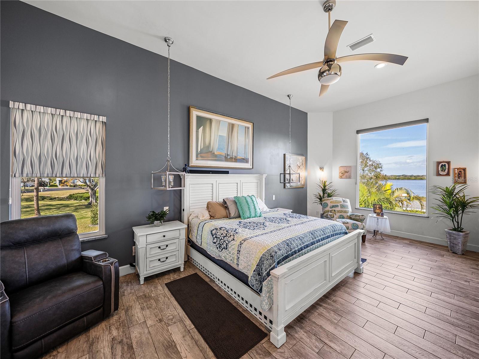 BAYFRONT MANOR - Residential