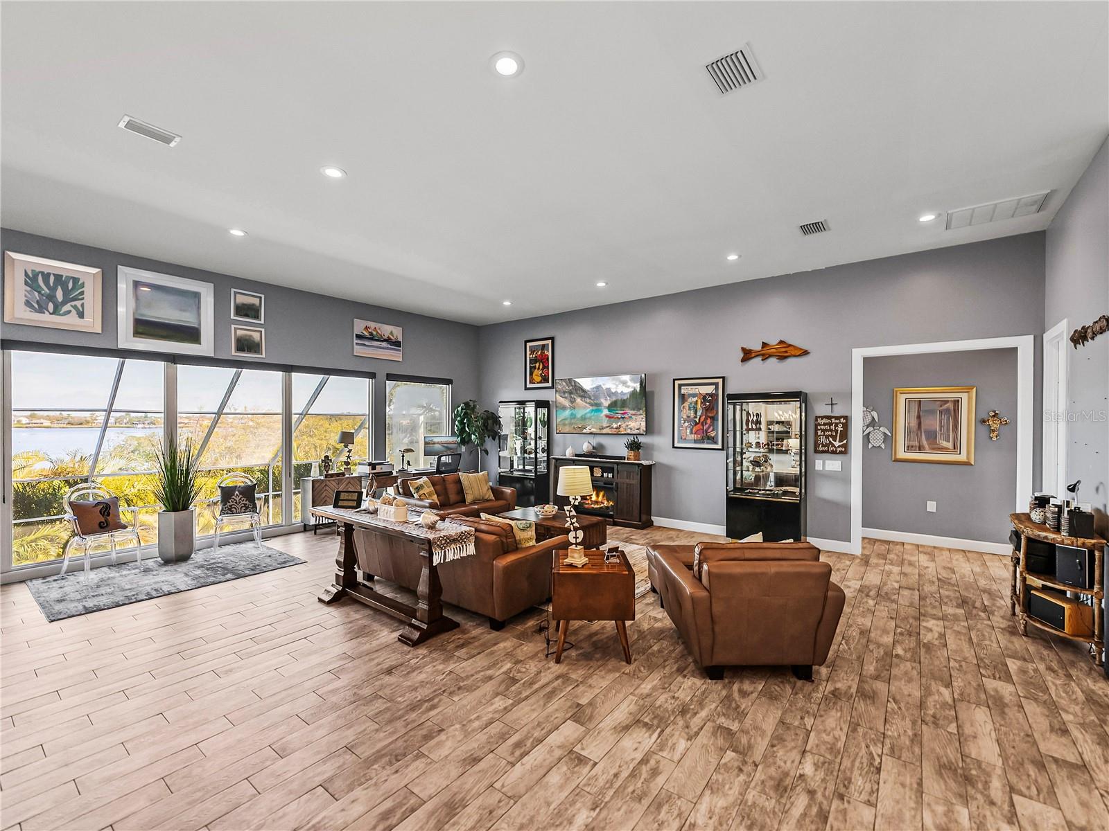 BAYFRONT MANOR - Residential