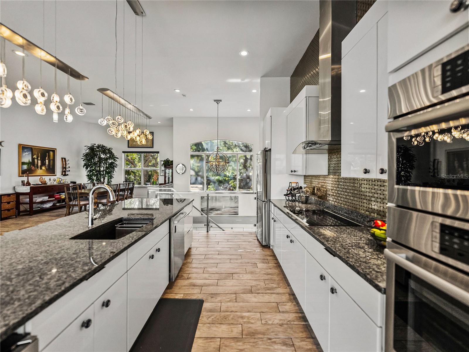 BAYFRONT MANOR - Residential