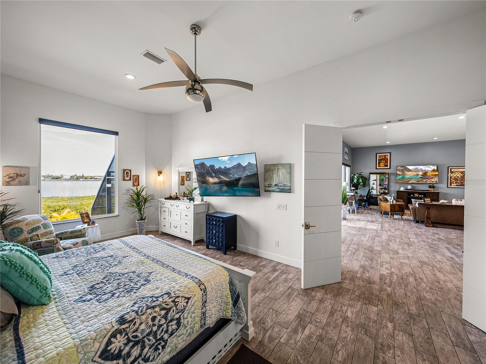 BAYFRONT MANOR - Residential