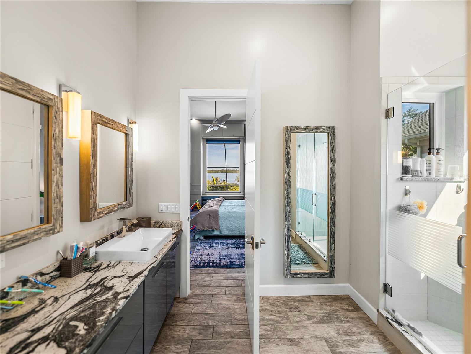 BAYFRONT MANOR - Residential