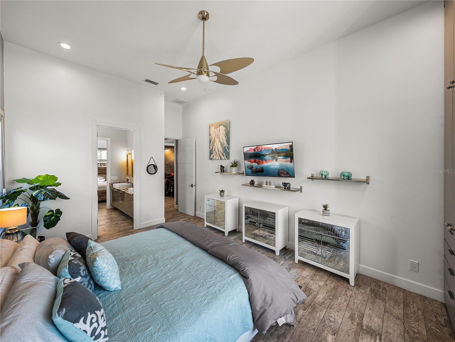 BAYFRONT MANOR - Residential