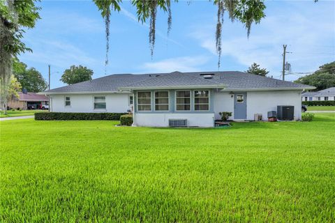 A home in SOUTH DAYTONA