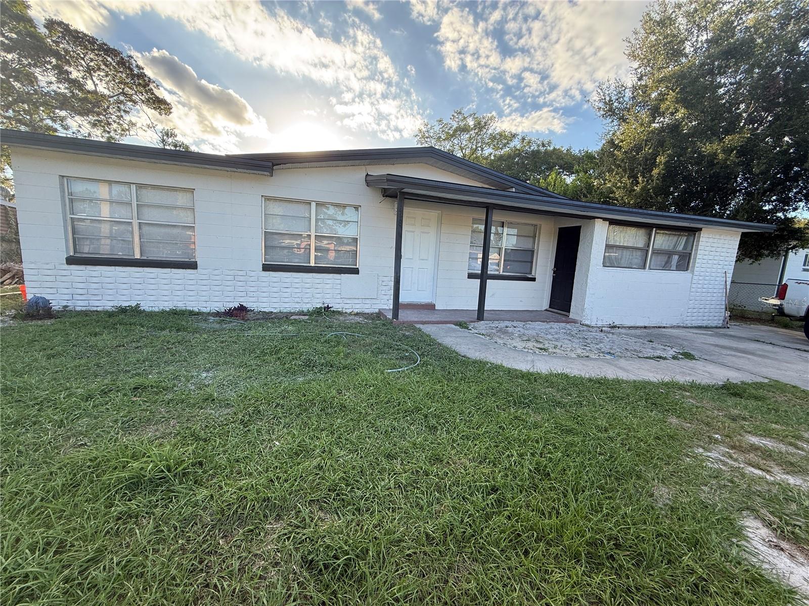 PARKWAY ESTATES - Residential Lease