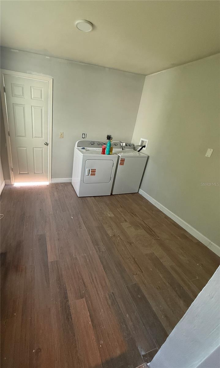 PARKWAY ESTATES - Residential Lease