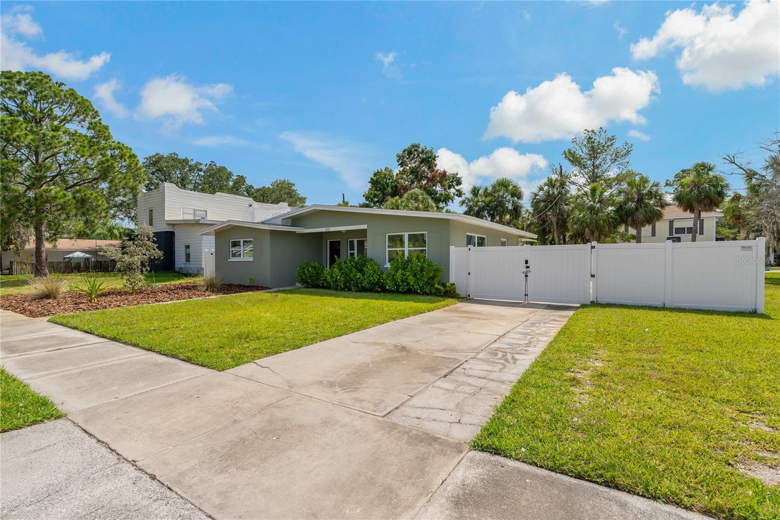433 PINEAPPLE STREET