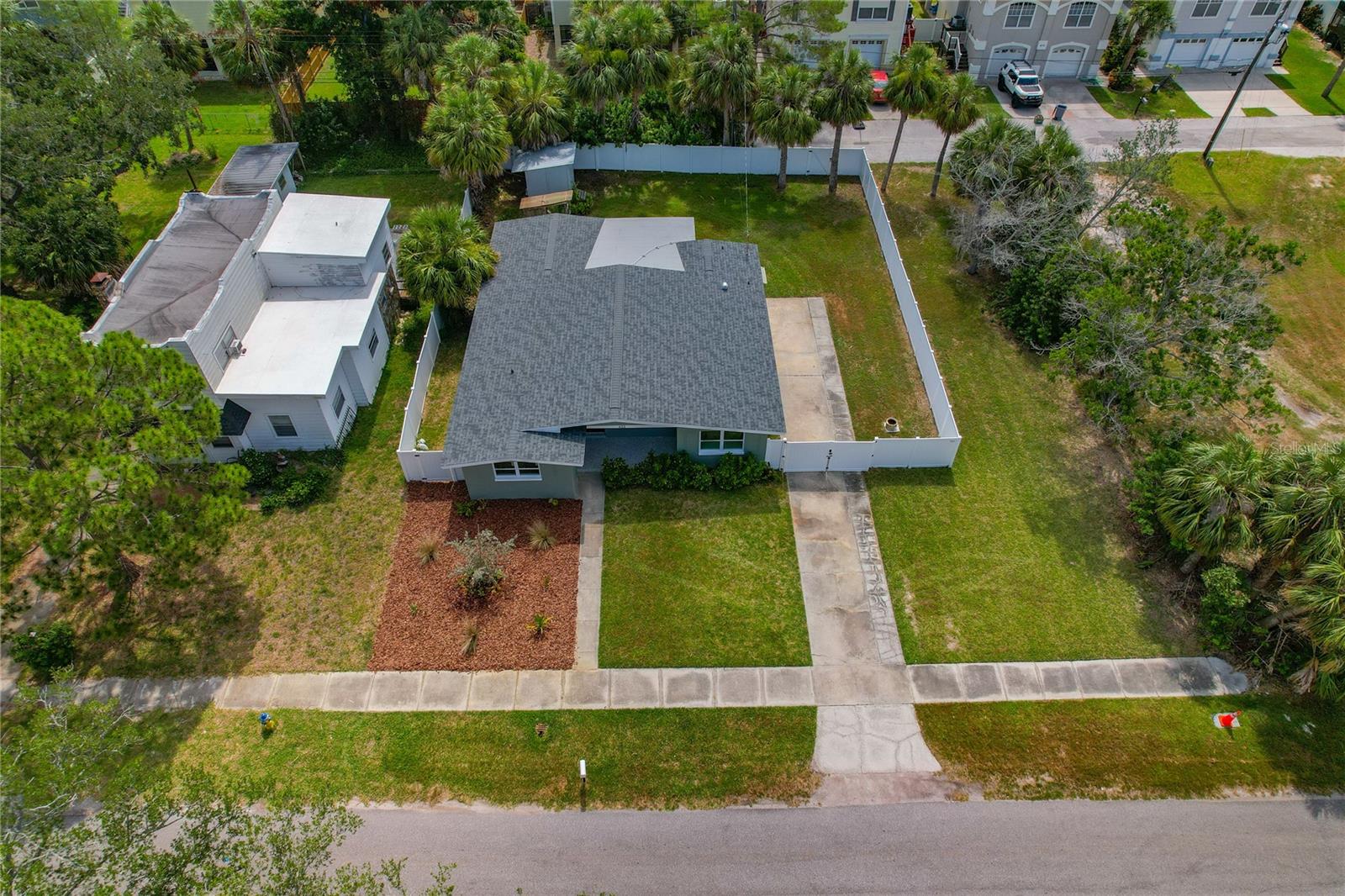433 PINEAPPLE STREET