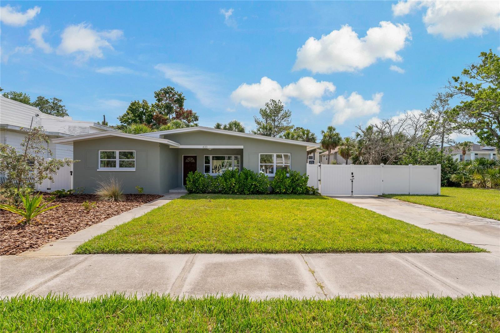 433 PINEAPPLE STREET