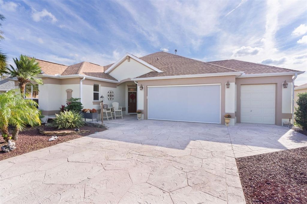 Photo of 578 Inner Circle, The Villages, FL 32162 (MLS # G5105336)