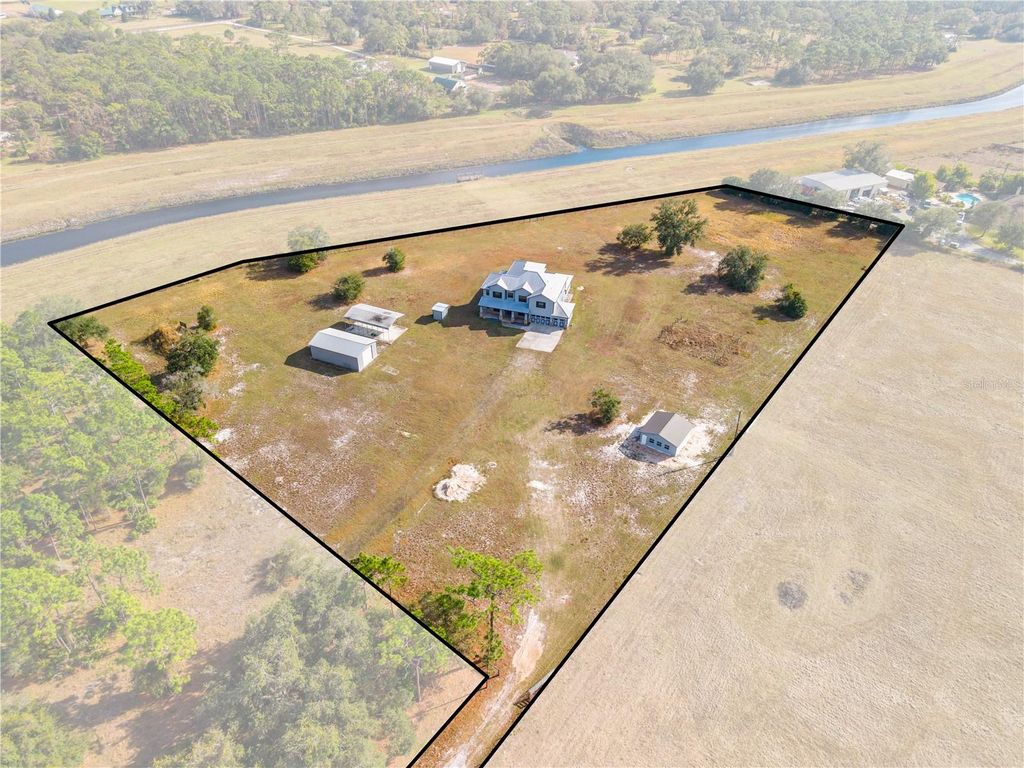 Photo of 3911 Story Road, Saint Cloud, FL 34772 (MLS # S5141232)