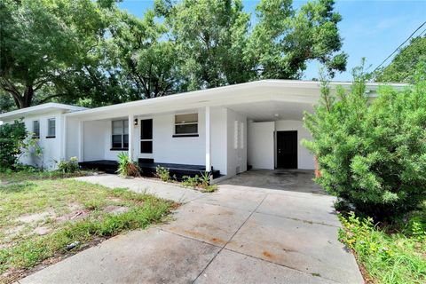 A home in WINTER HAVEN