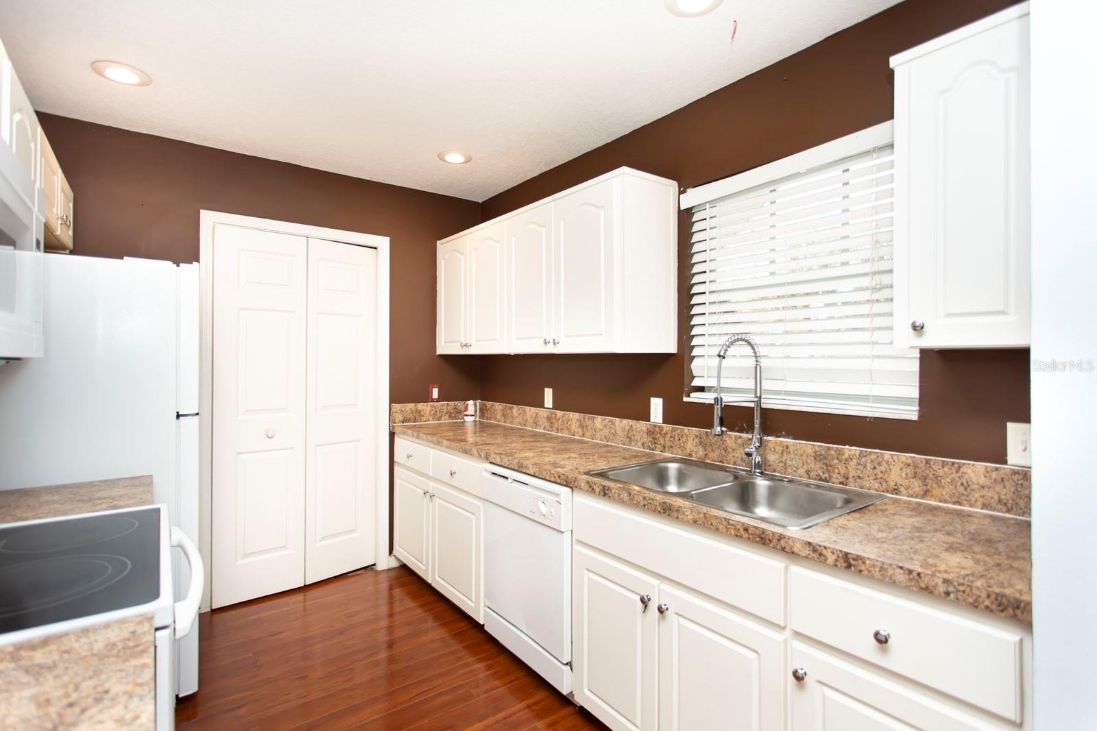 LAKE KIMBERLY VILLAGE CONDO - Residential