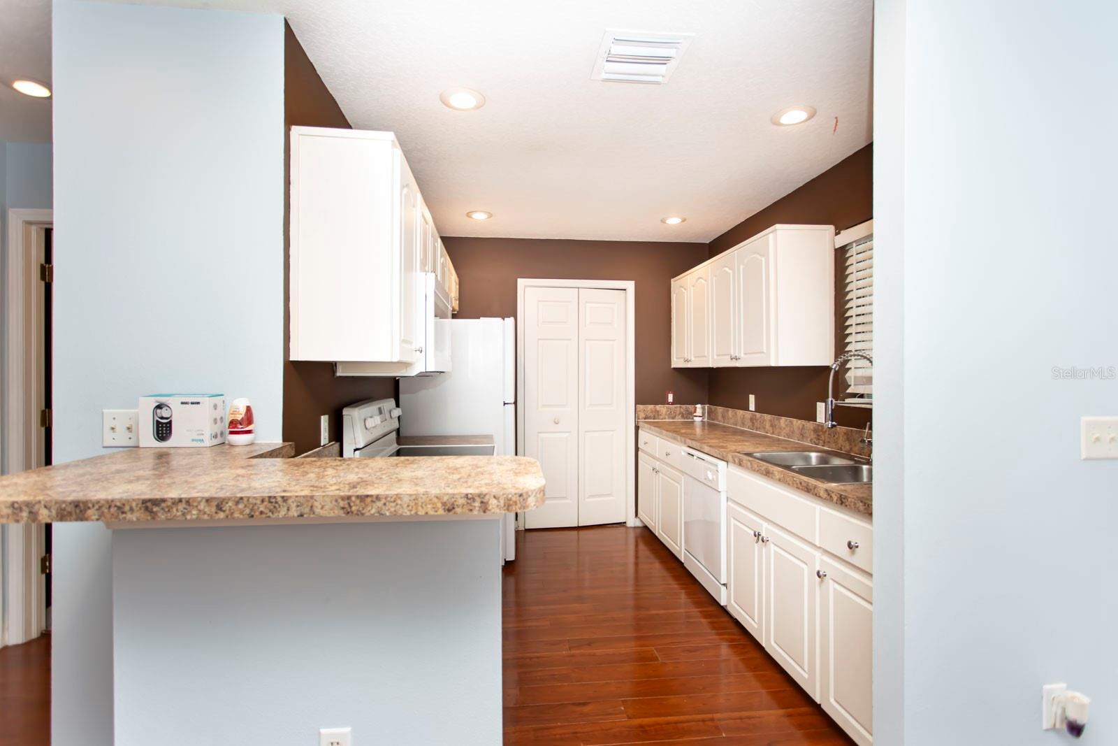 LAKE KIMBERLY VILLAGE CONDO - Residential