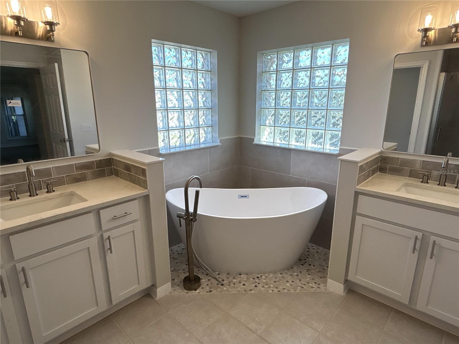 FAIRWAYS/STONECREST UN 02 - Residential