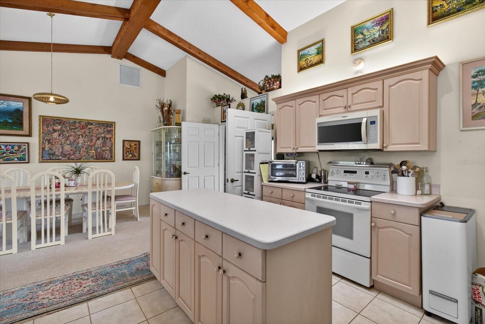 SOUTH VENICE - Residential