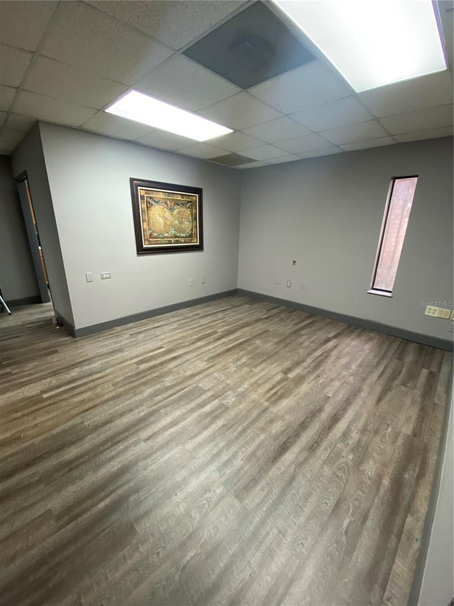 BROWNS SUB - Commercial Lease