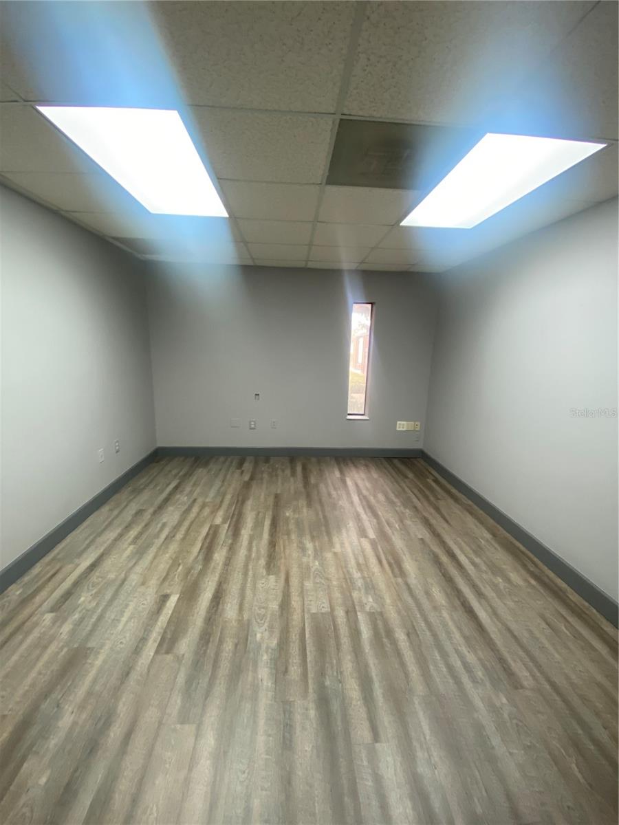 BROWNS SUB - Commercial Lease