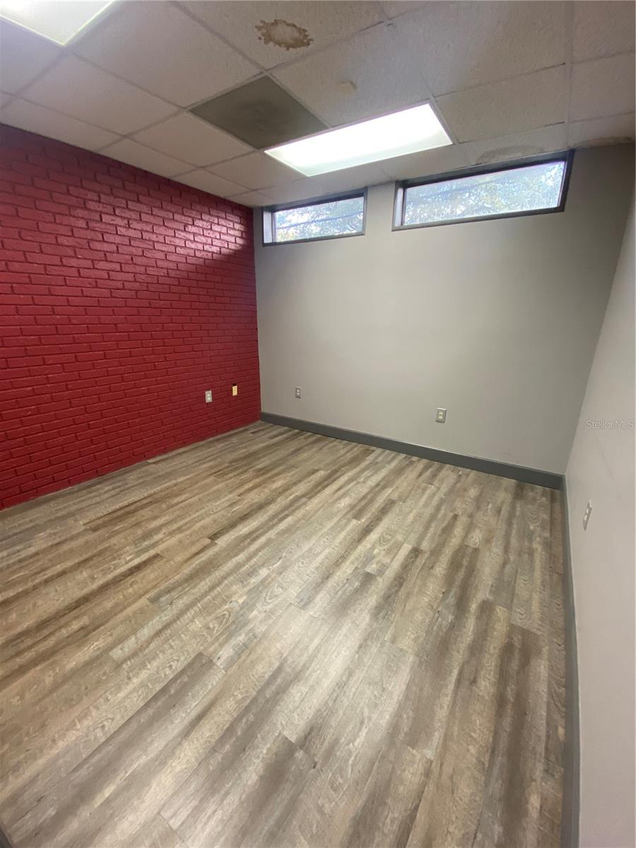 BROWNS SUB - Commercial Lease