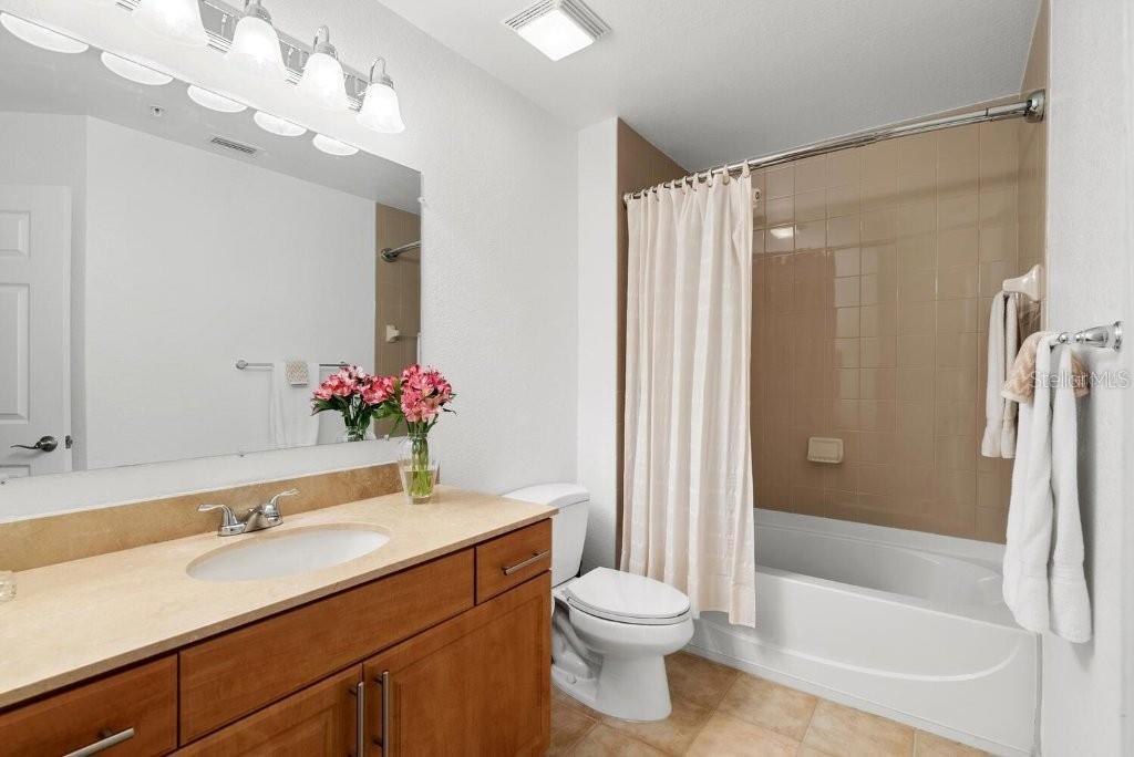 BROADWAY PROMENADE - Residential