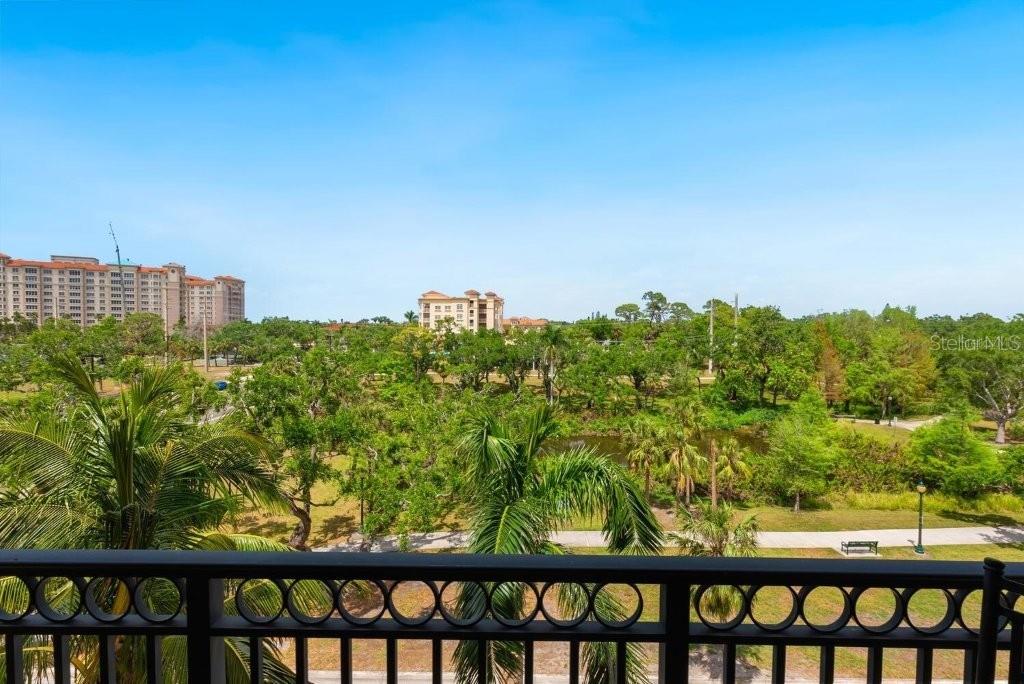 BROADWAY PROMENADE - Residential