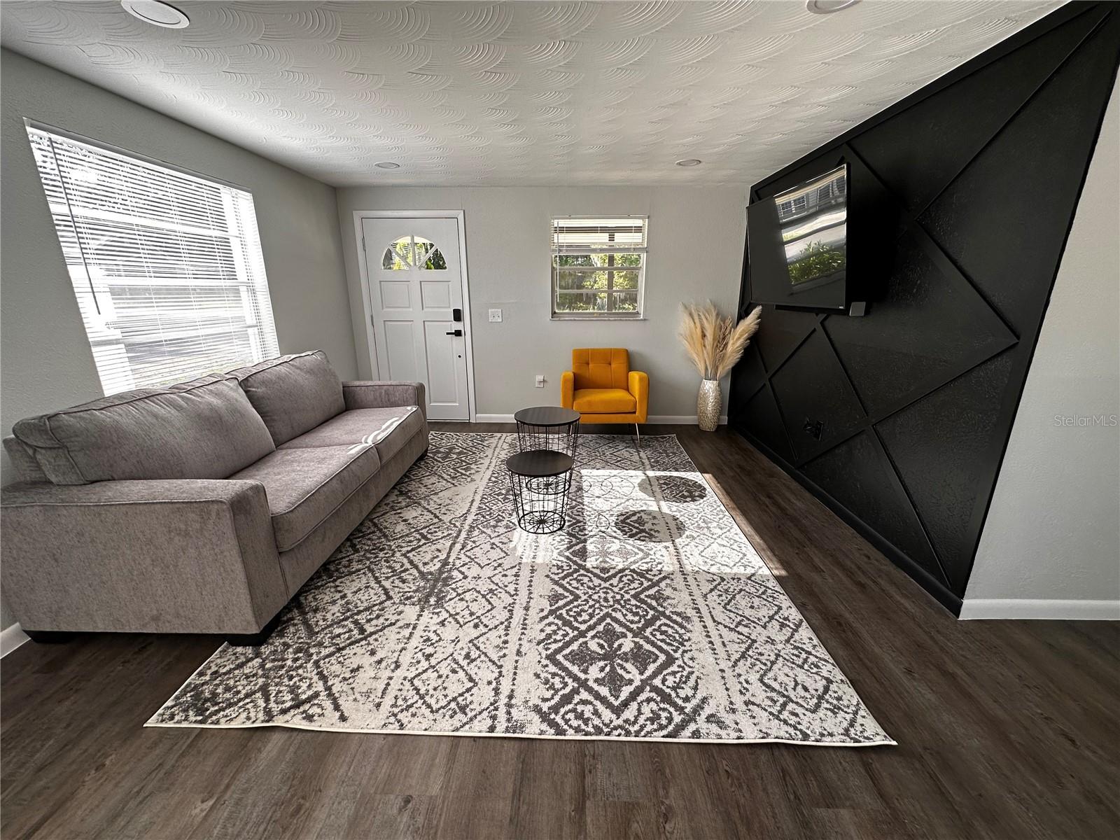 38750 & 38752 2ND AVENUE