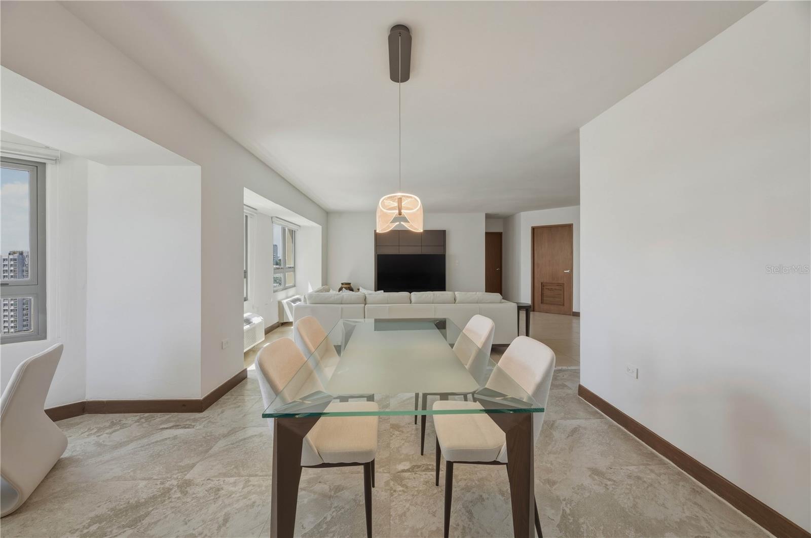 103-105 DE DIEGO AVENUE 1203S