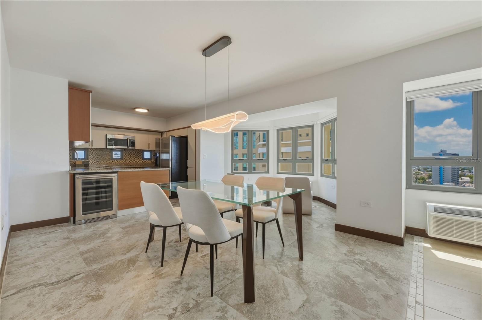 103-105 DE DIEGO AVENUE 1203S