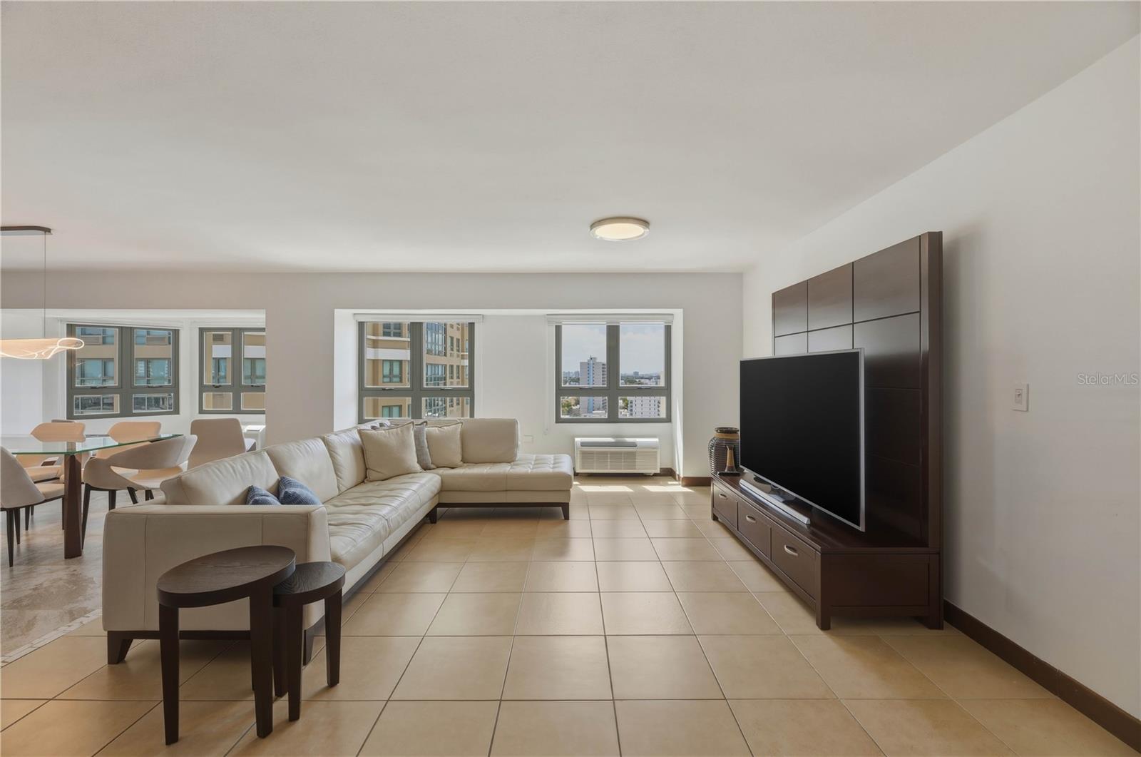103-105 DE DIEGO AVENUE 1203S