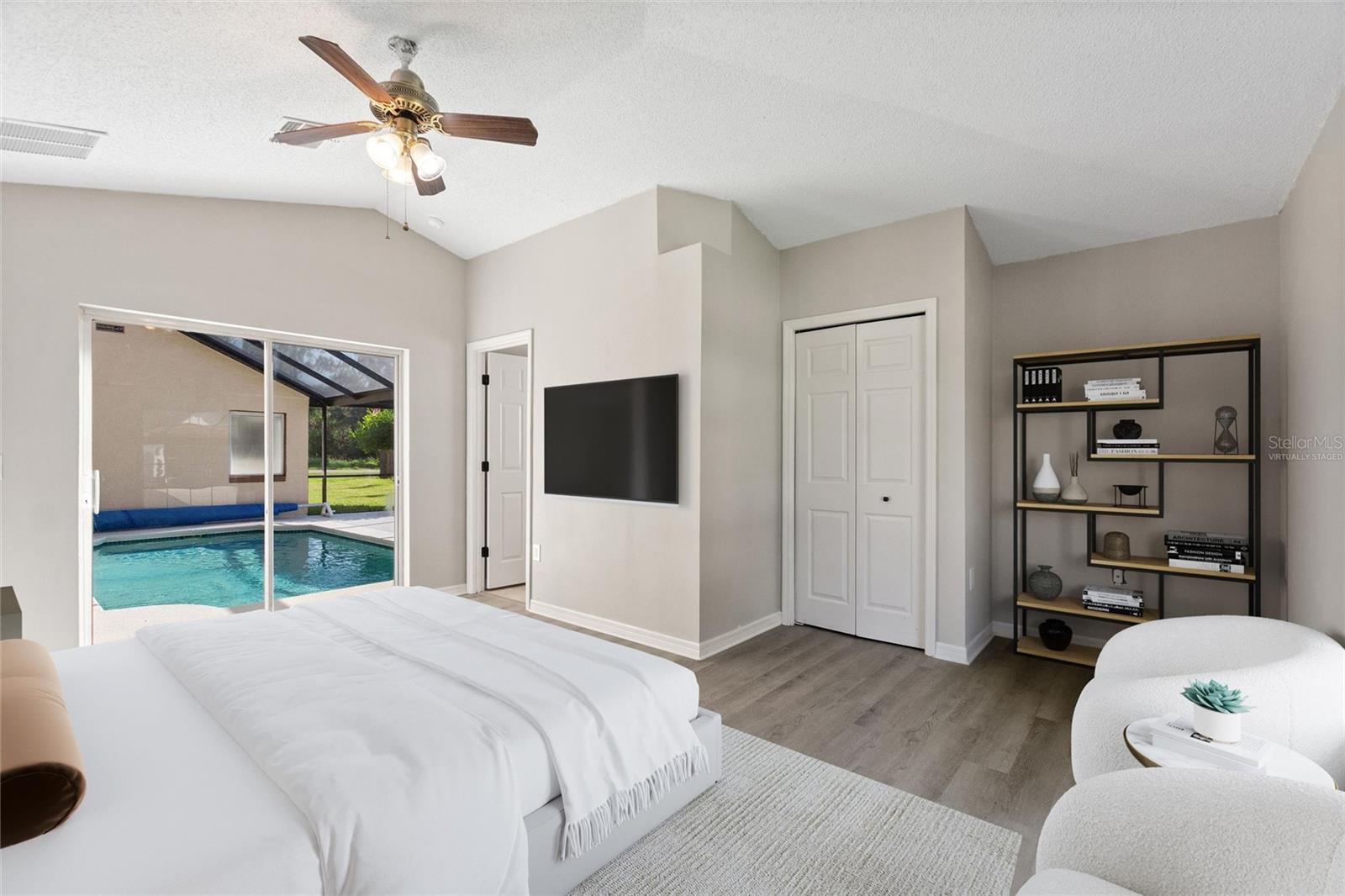 373 SHADY OAK LOOP