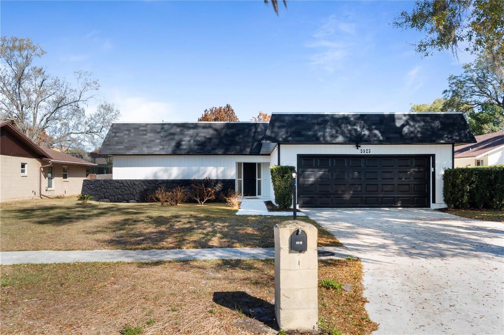 Photo of 5923 Stratton Lane, Orlando, FL 32808 (MLS # O6374605)