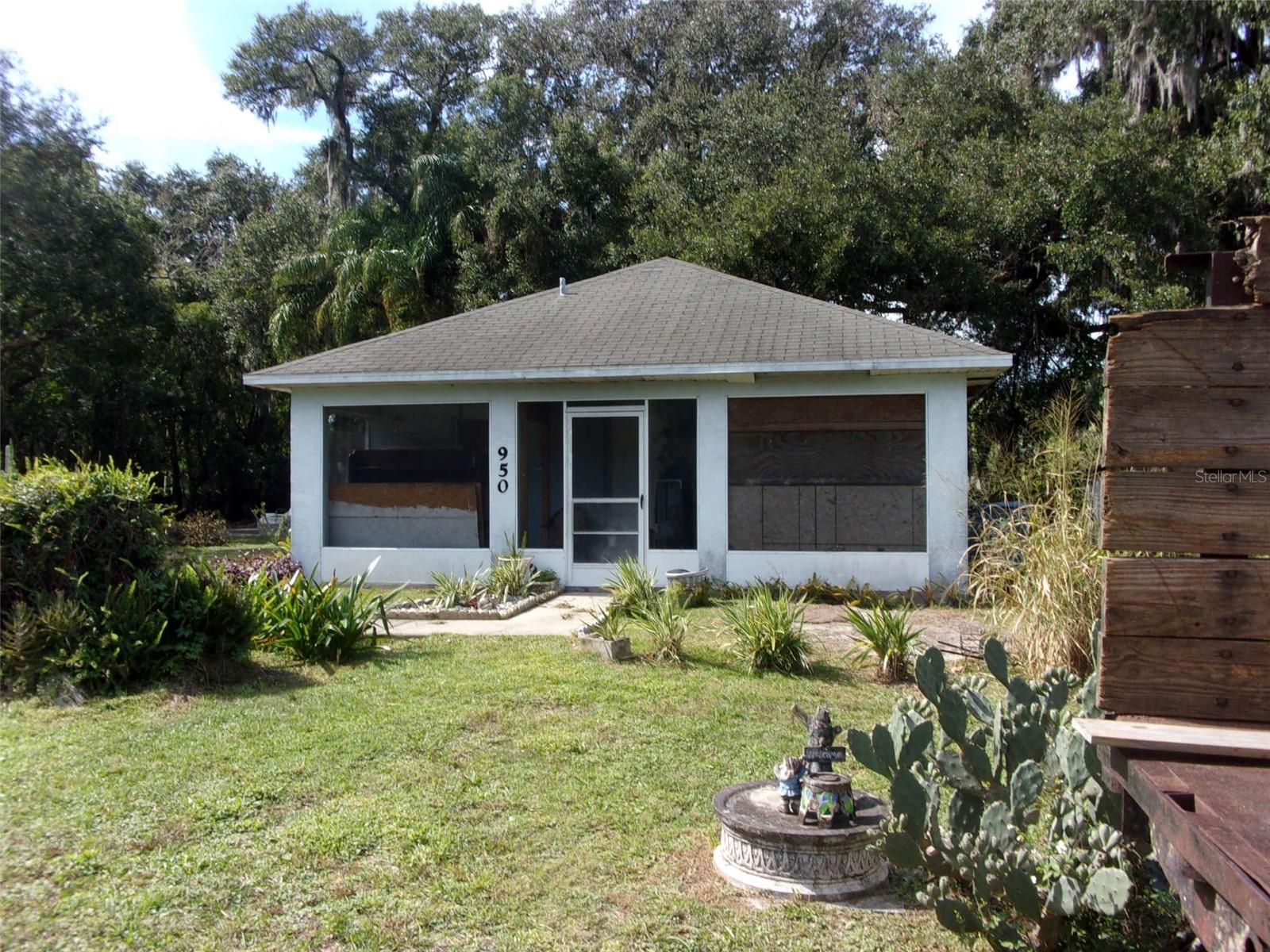 950 S PARSONS AVENUE
